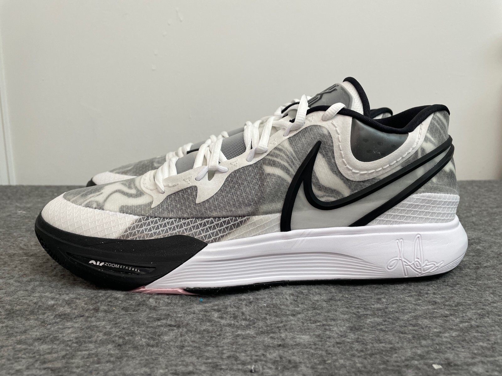 Nike Kyrie 8 White/Black Basketball Shoes Men's Sz 14 DJ6017-101 - NWOB