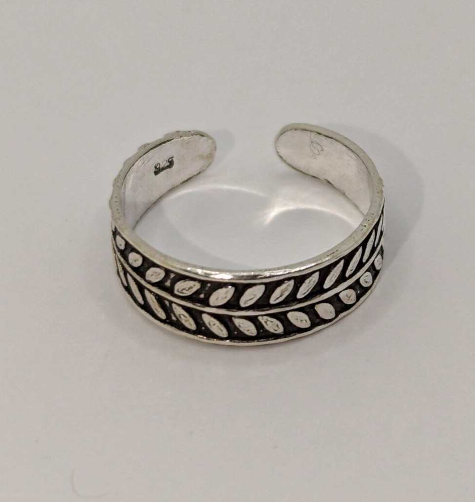 Sterling Silver Toe Ring. Vine With Leaves Design. Adjustable Size. 925 Silver