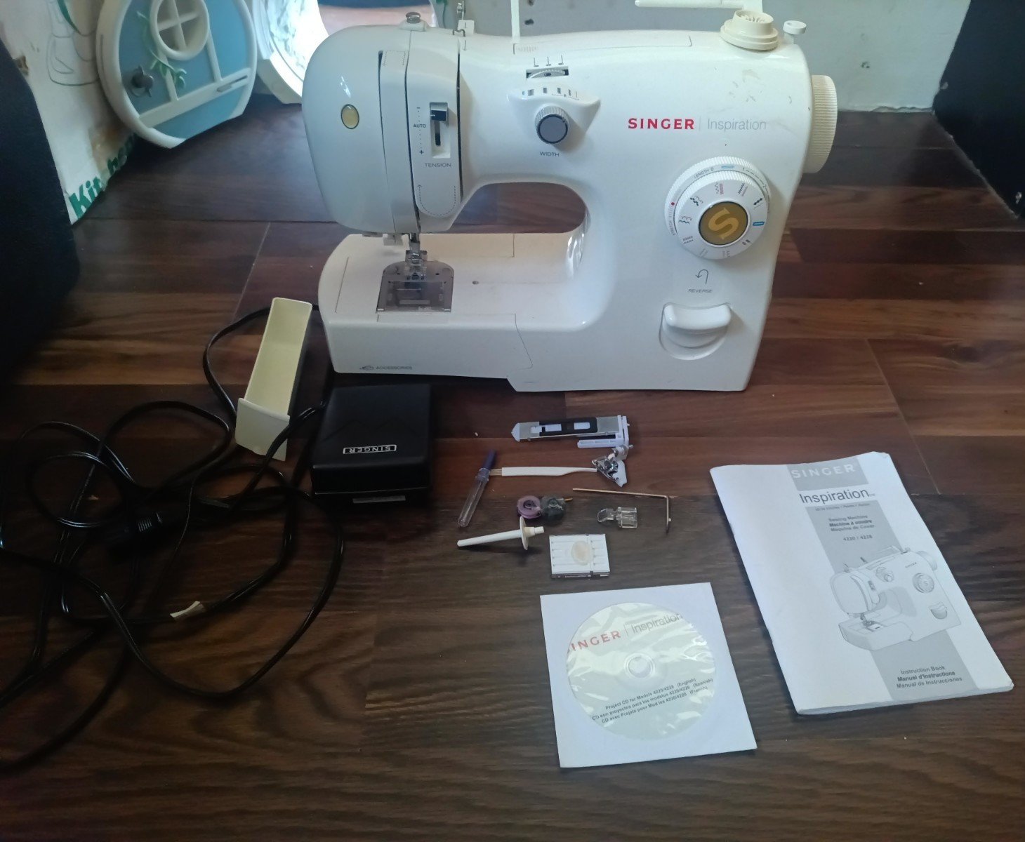 SINGER Inspiration 4220 Sewing Machine Tested Works Instructions and CD Peddle
