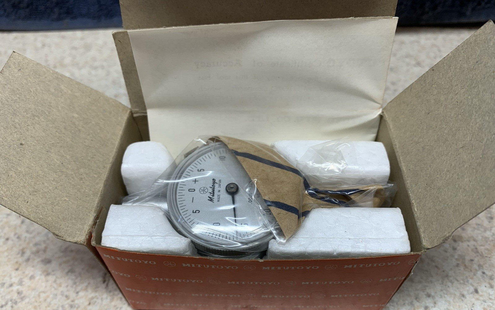Machinist Tool: Mitutoyo Dial Indicator (NOS) 1507  .0005 grad.