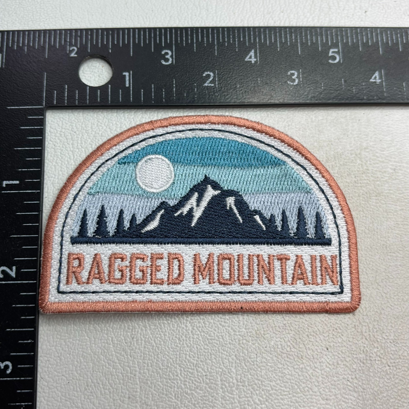 Travel & Tourism RAGGED MOUNTAIN Snow Ski Skier Skiing Patch 67!J