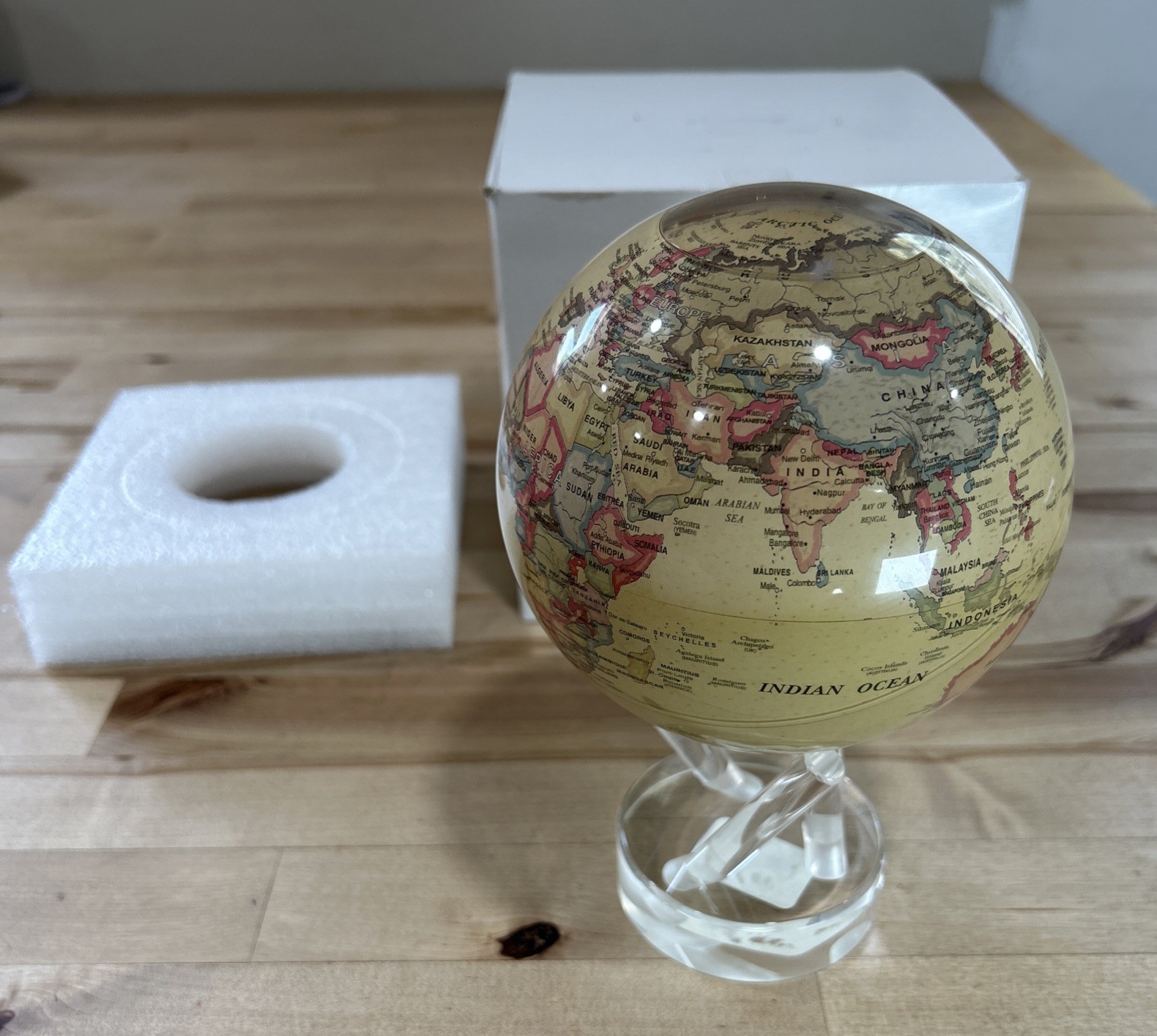 MOVA Rotating Globe W 3 Prong Stand  In Box 6 Inch Antique Beige G2U