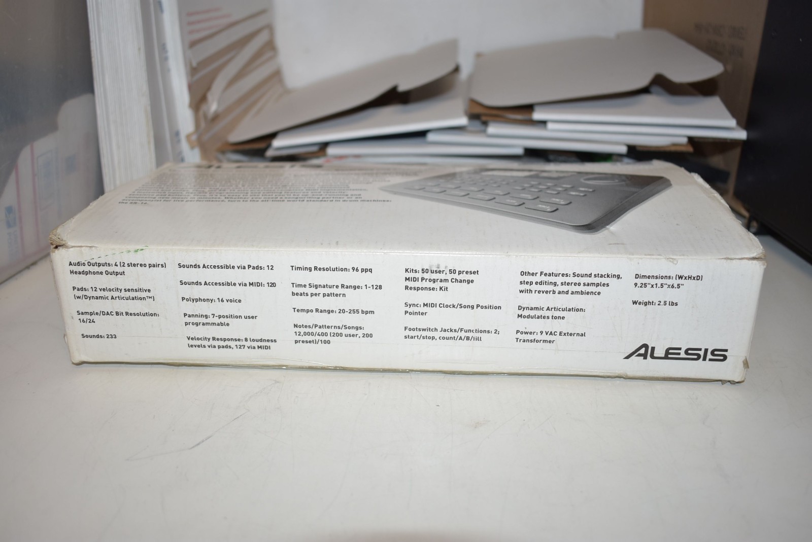 ALESIS SR-16 SR16 PROGRAMMABLE DRUM MACHINE / MIDI controller 12 pad