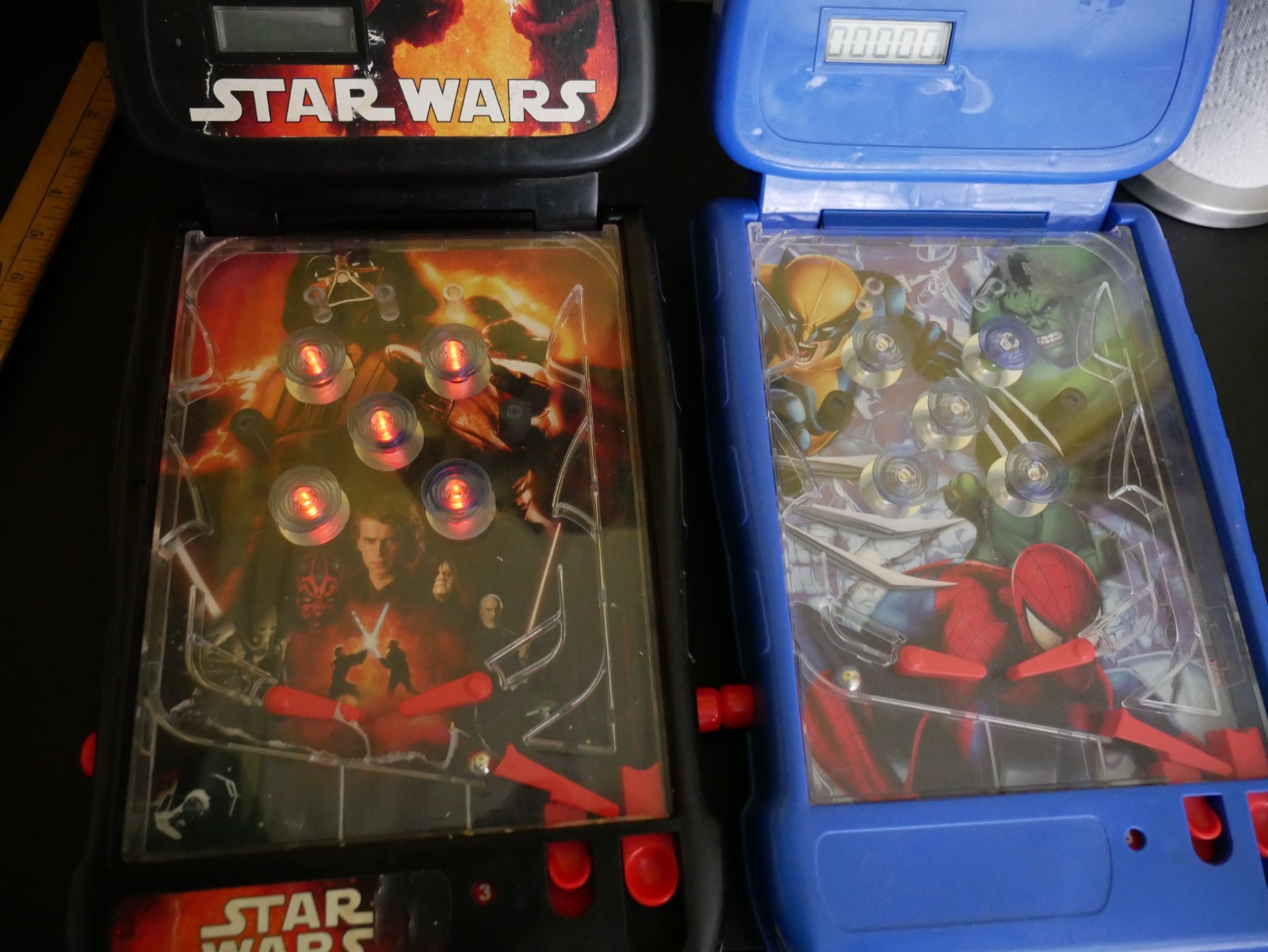 Tabletop pinball machines