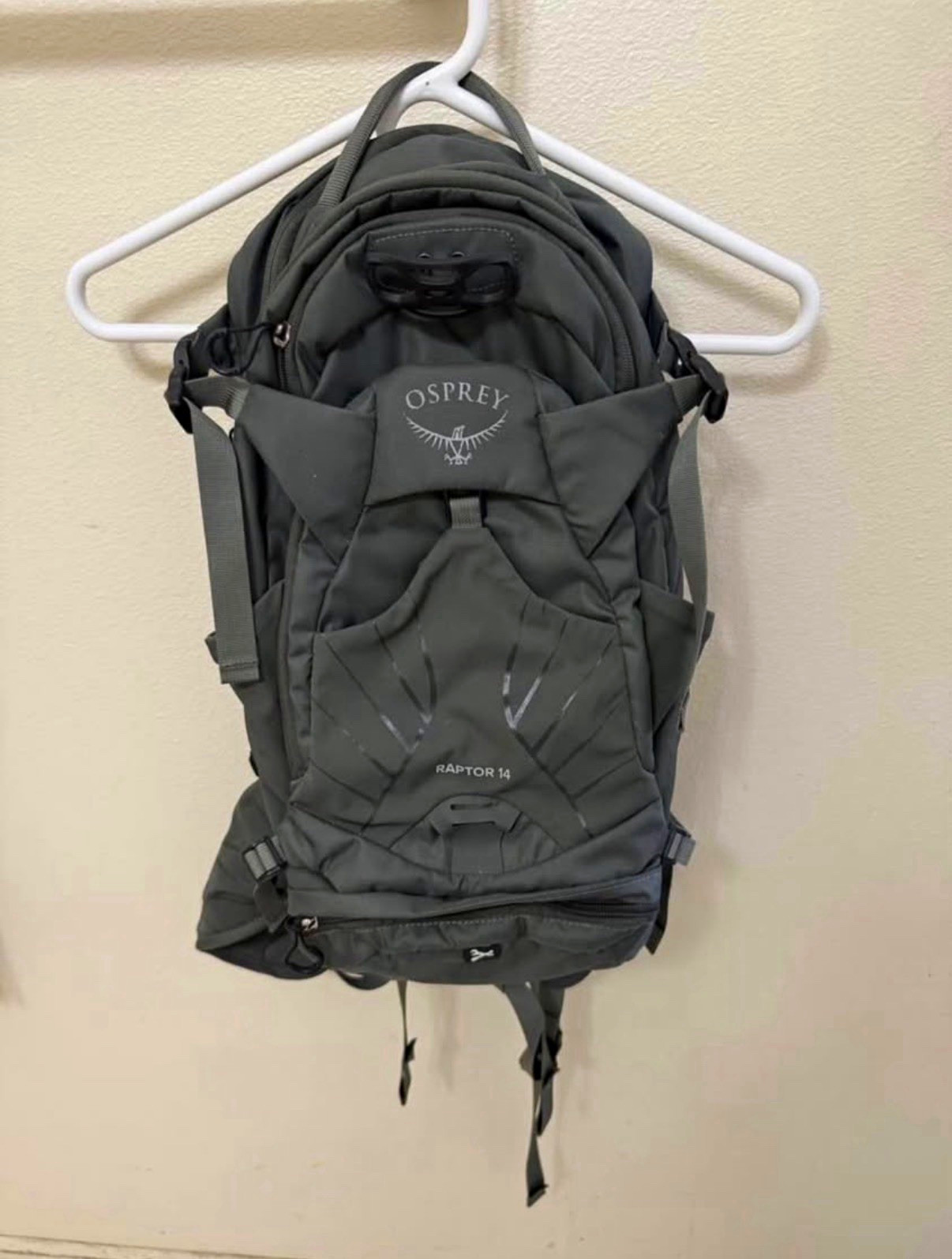 Osprey Raptor 14 Gray Hiking Hydration Pack Nylon 4 Pockets Zip