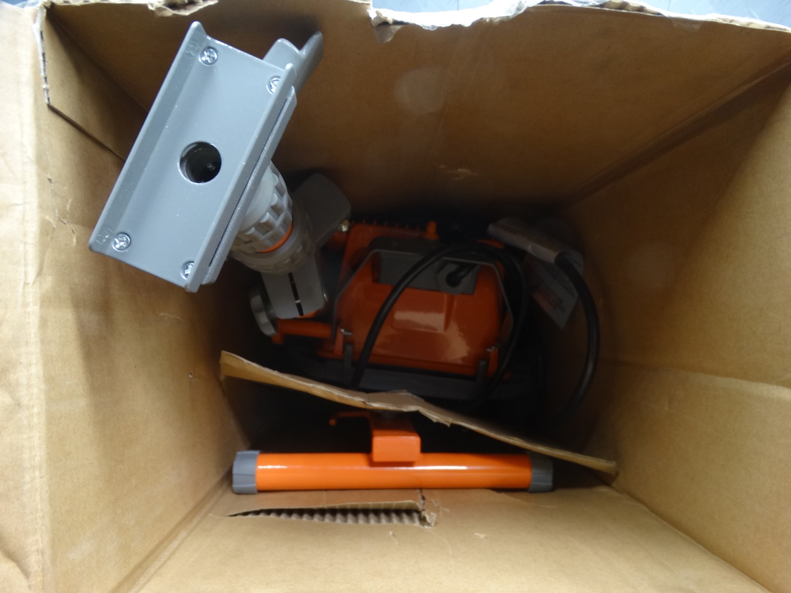 HDX 1200-Watt Halogen Tripod Work Light H1200DPT