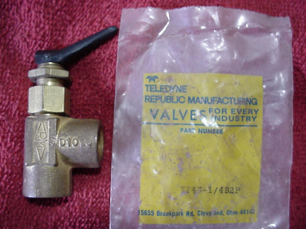 NEW TELEDYNE REPUBLIC BRASS NEEDLE VALVE # T143-1/4B2P