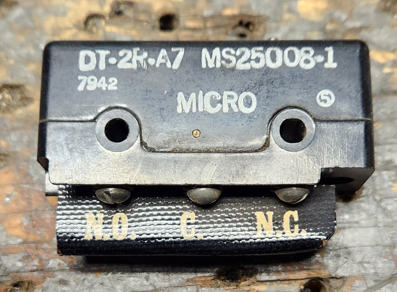 MICRO SWITCH DT-2R-A7, MS25008-1 BASIC SWITCH 10A 125V OR 250V