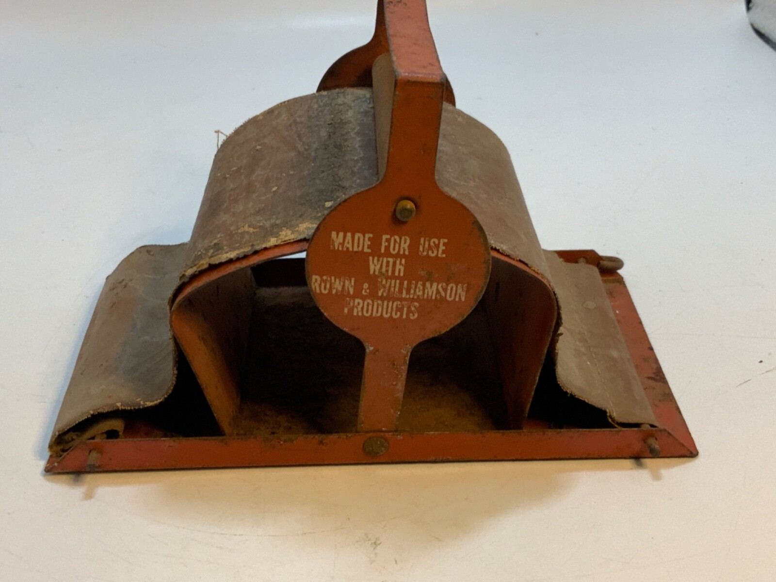 BROWN  & WILLIAMSON CIGARETTE ROLLER VINTAGE