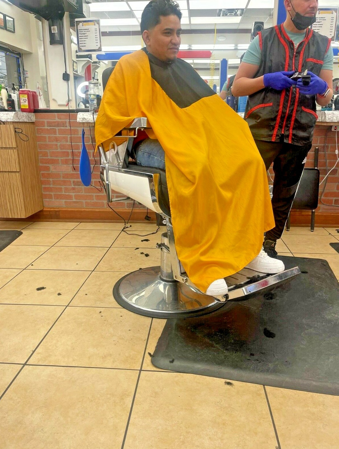 Yellow  And Black Salon Hair Cutting Barber Cape B# 56