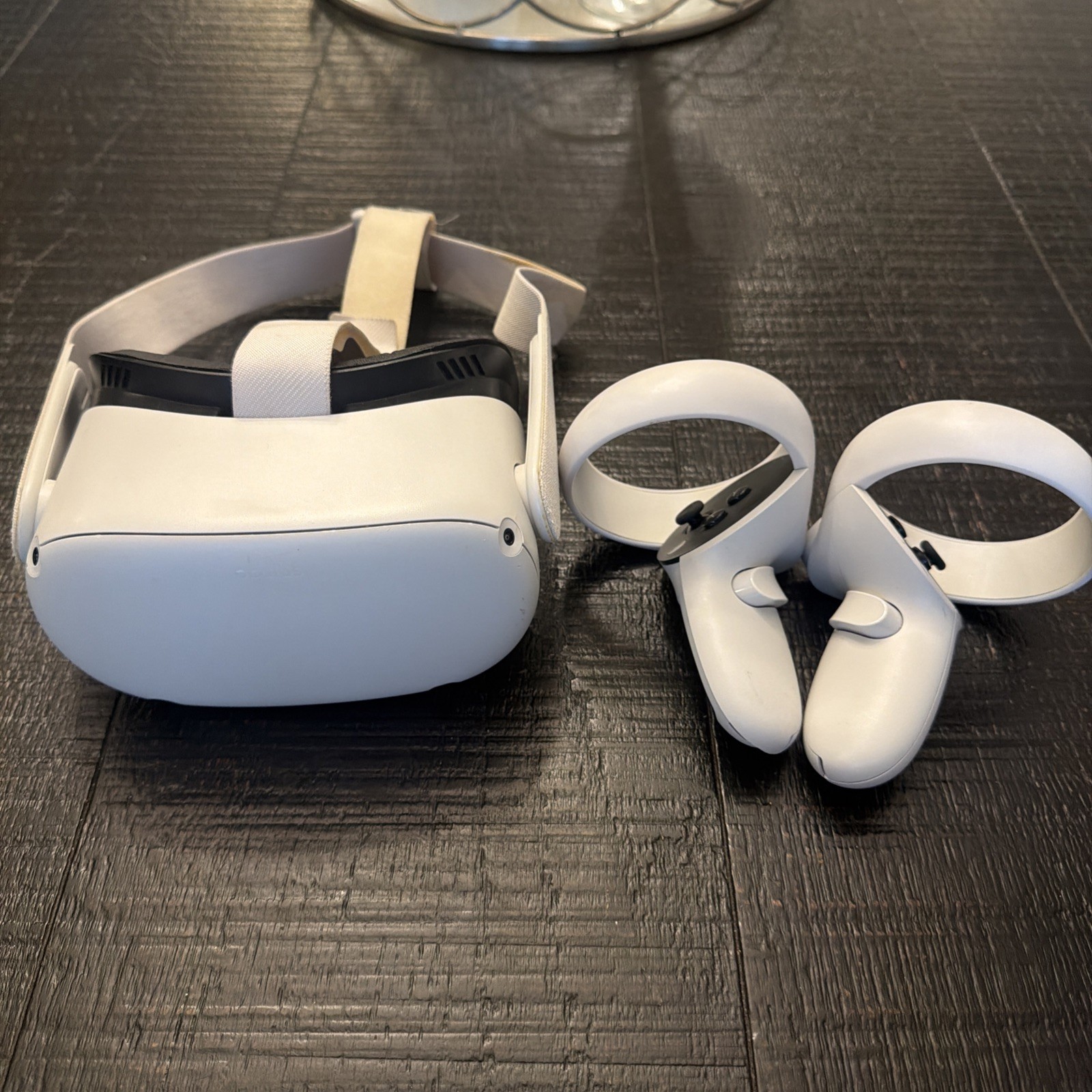 Oculus Quest 2 64GB VR Headset Model KW49CM White Controllers Bundle WORKS GREAT