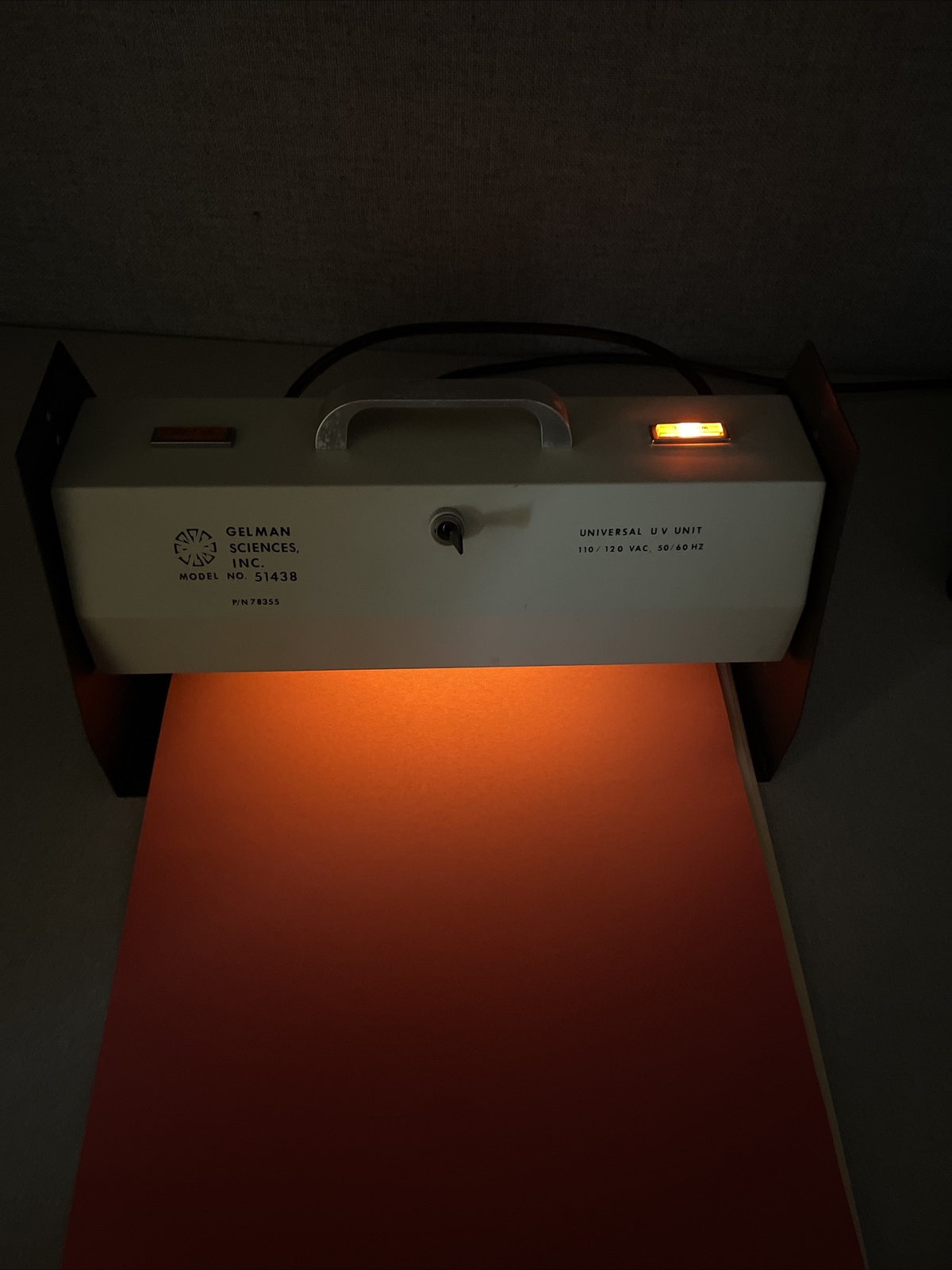 Gelman Sciences Inc. 51438 Universal UV Unit P/N 78355 - Powers On