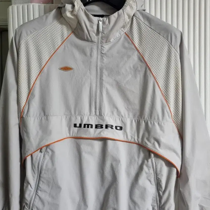Umbro Windbreaker Hooded Jacket Size 95