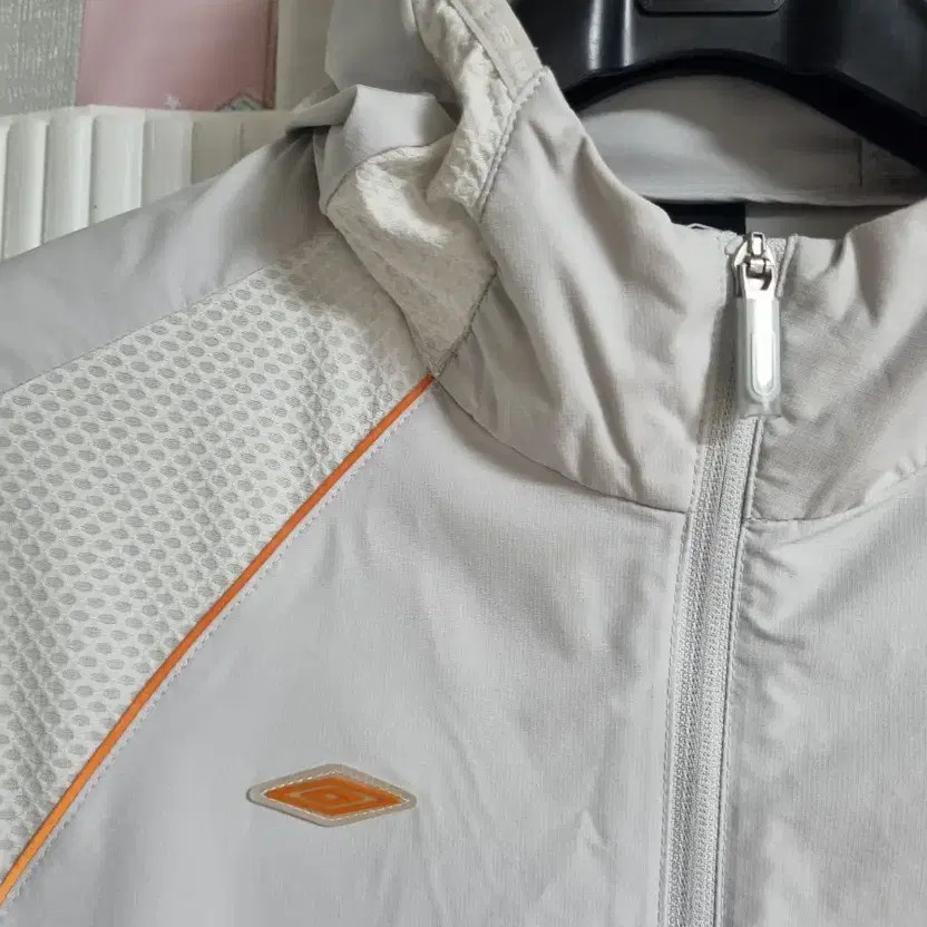 Umbro Windbreaker Hooded Jacket Size 95