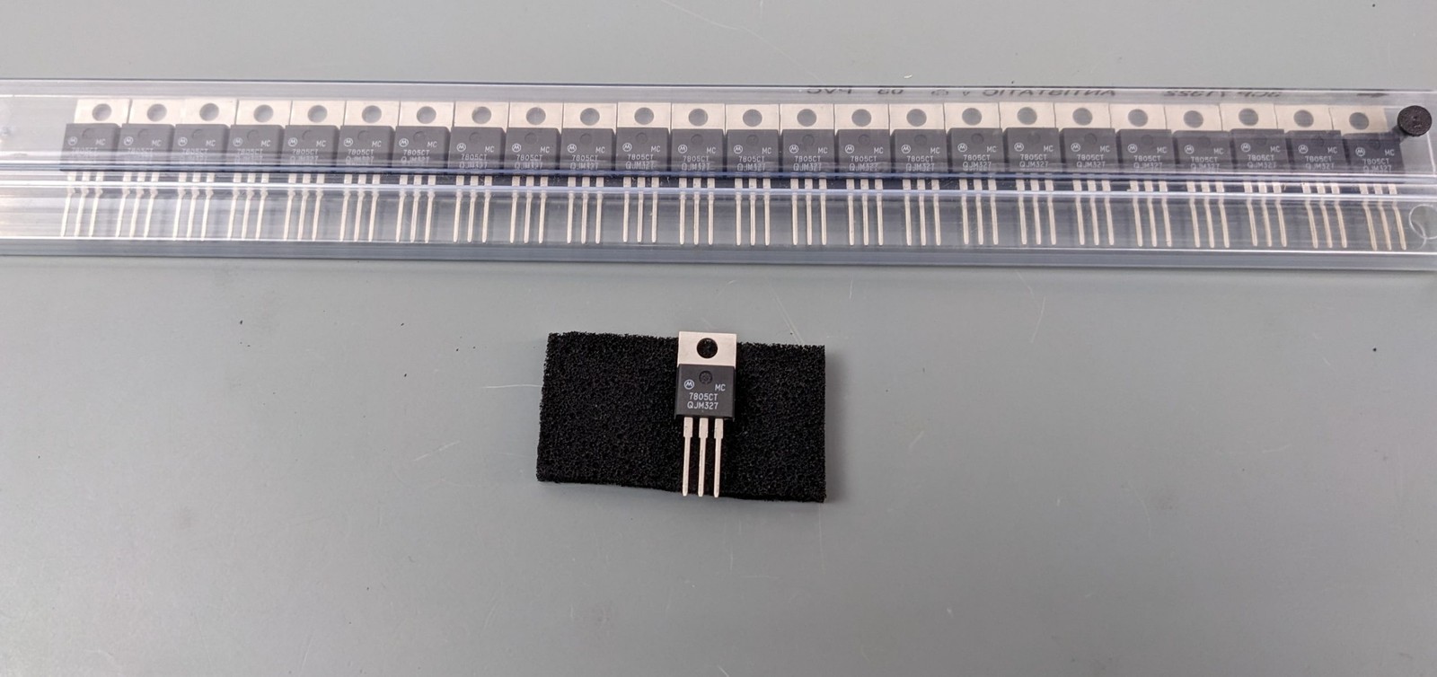 (25) MC7805CT 5V 1A Regulator TO-220 7805 ~ Motorola