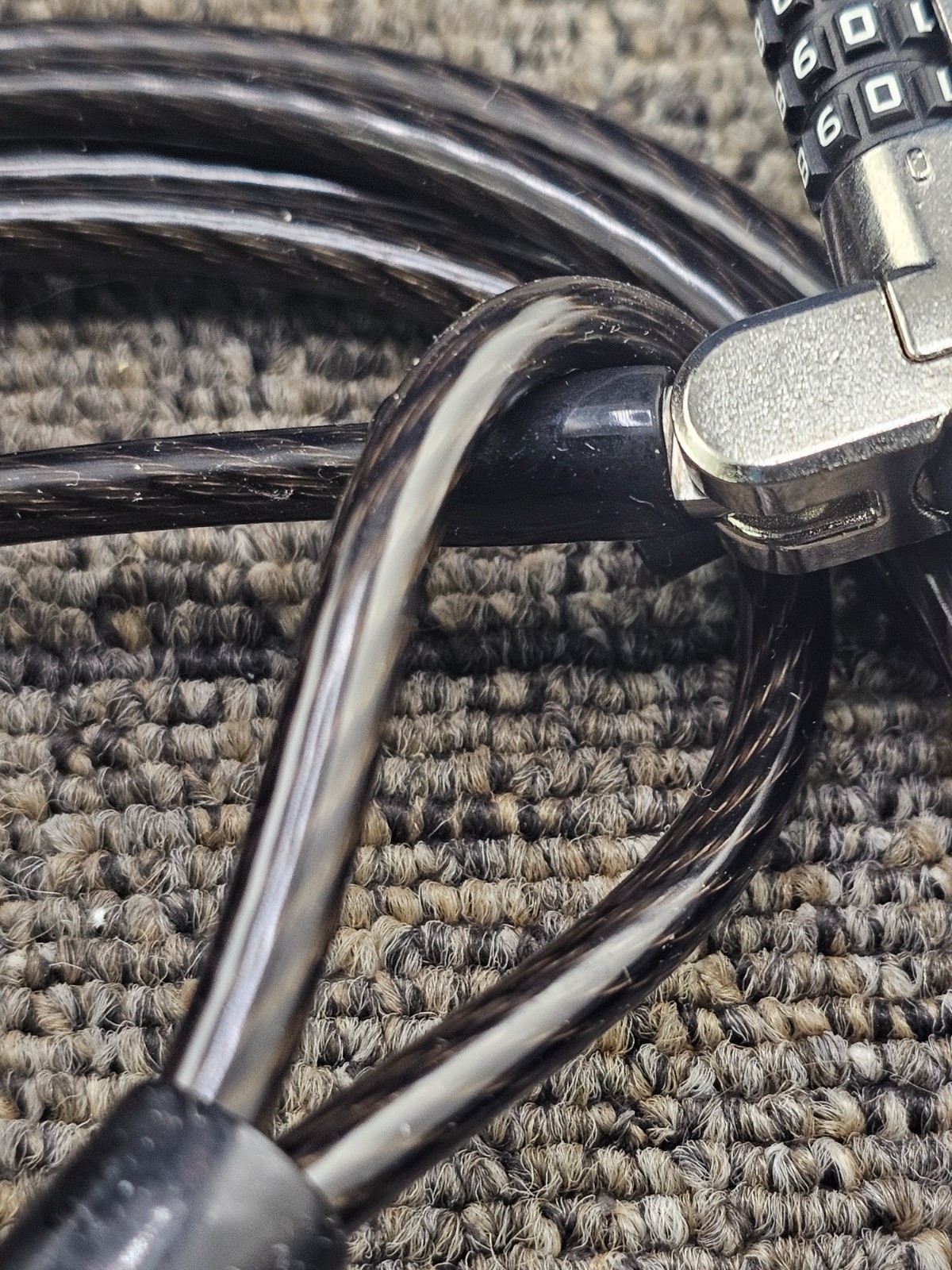 KENSINGTON N17: 4-Code Combination Security Lock For Wedge-Shaped Lock Slot