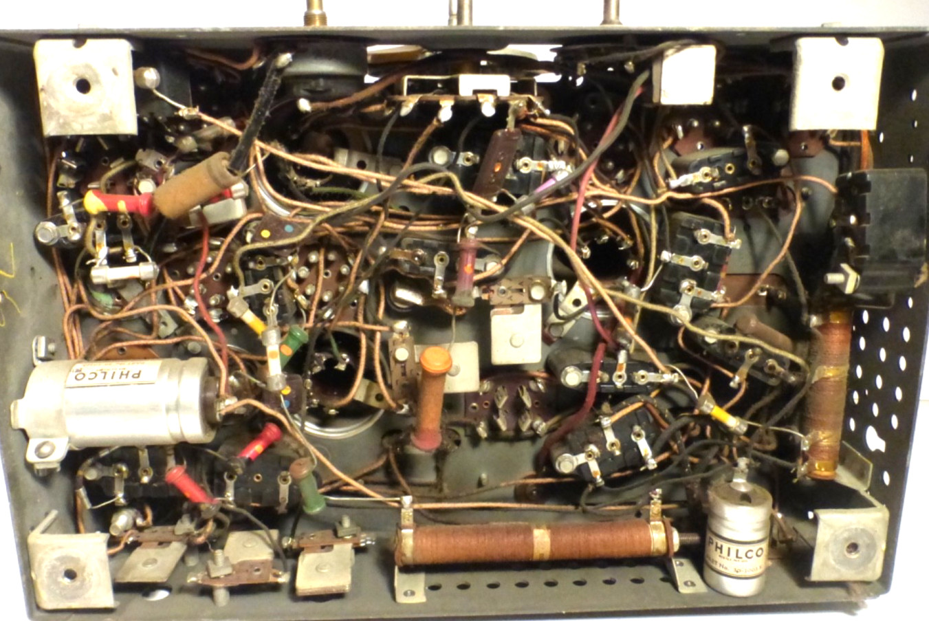 vIntage PHILCO 14 CATHEDRAL: Untested CHASSIS w/ALL 9 TUBES & SHADOW METER