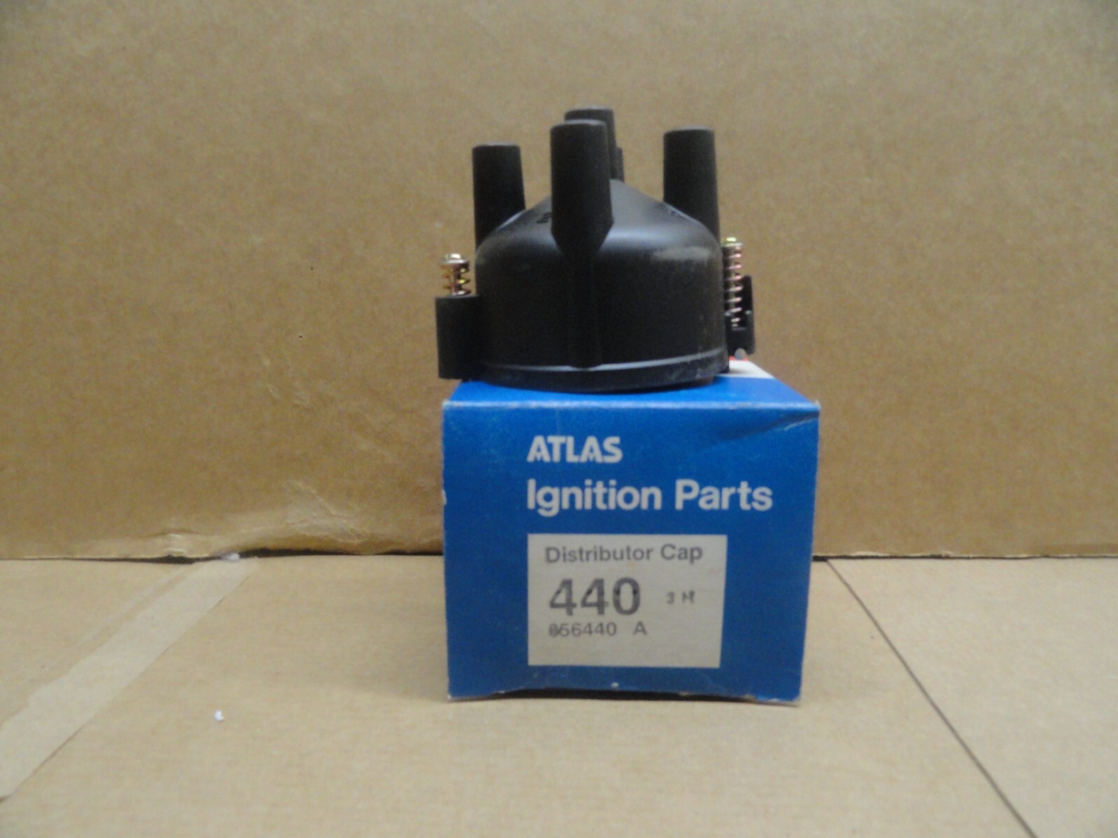 NORS ATLAS 440 Distributor Cap 656440 NEW old stock