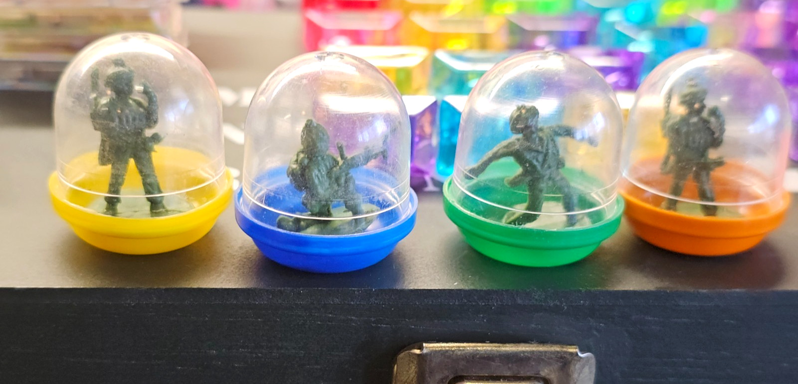 ( 4 ) Vintage Miniature Plastic Soldiers in Clear Plastic Gumball Machine Prize
