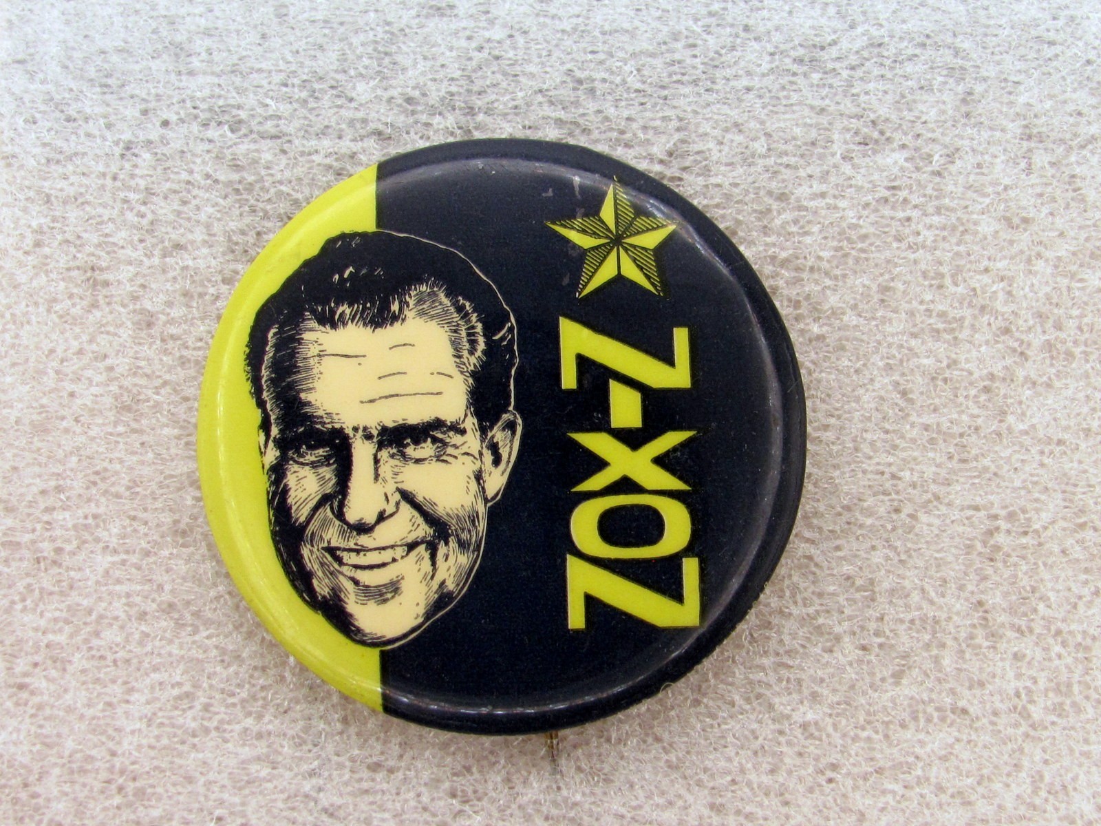 1972 Richard Nixon for President 2" Pinback Button Caricature on Two Tone Green