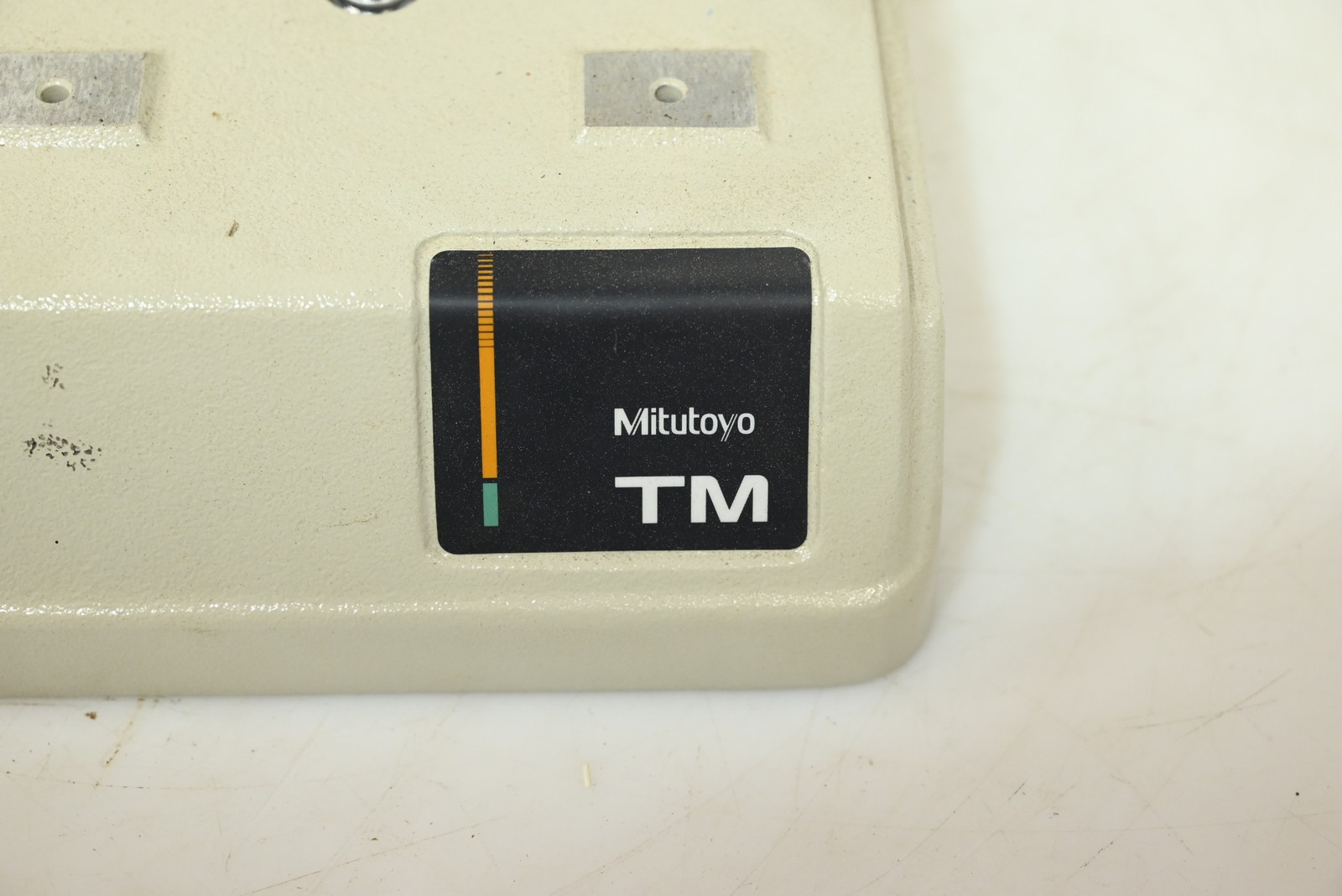 Mitutoyo 176-811A Toolmakers Microscope