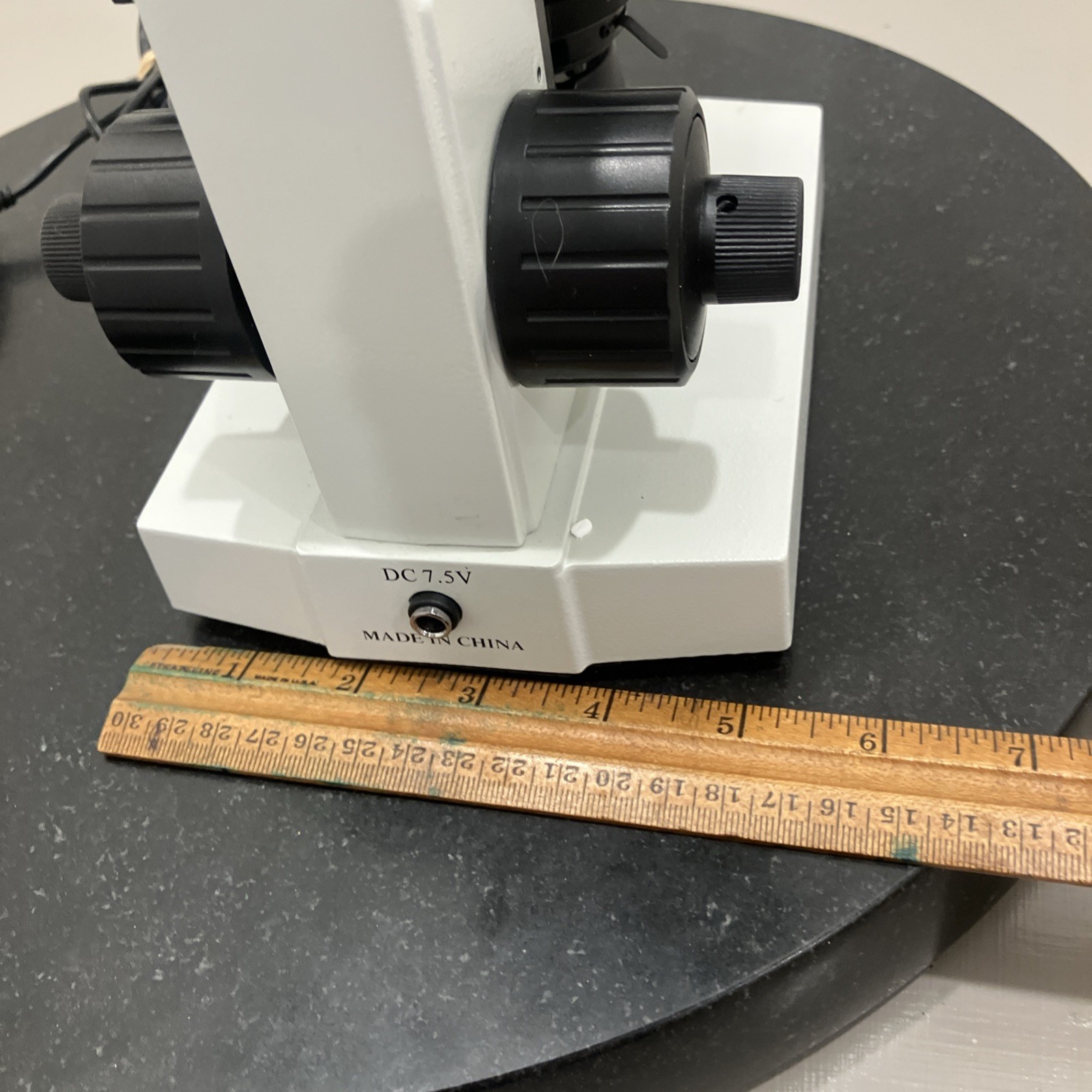 Omax M82E Compound Light Microscope w eyepieces and power cord