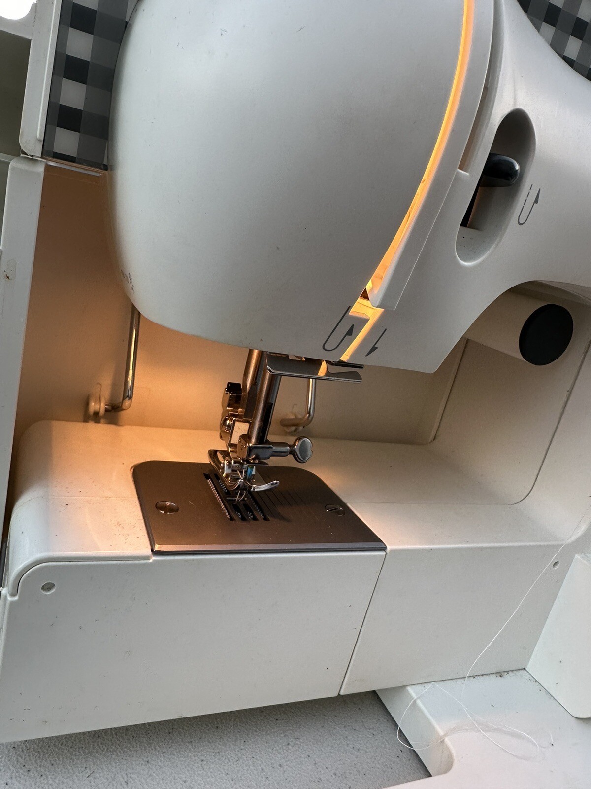 Euro Pro Model 416 Mechanical Sewing Machine Rare! Tested