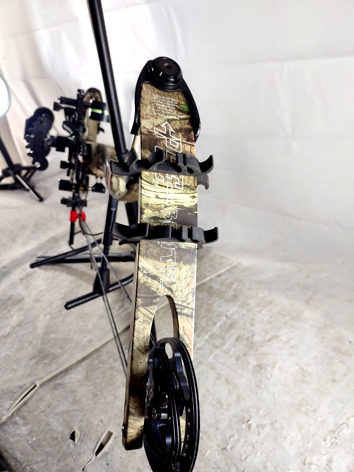 PSE Brute Compound Bow - RH - 25-30” - 60-70#