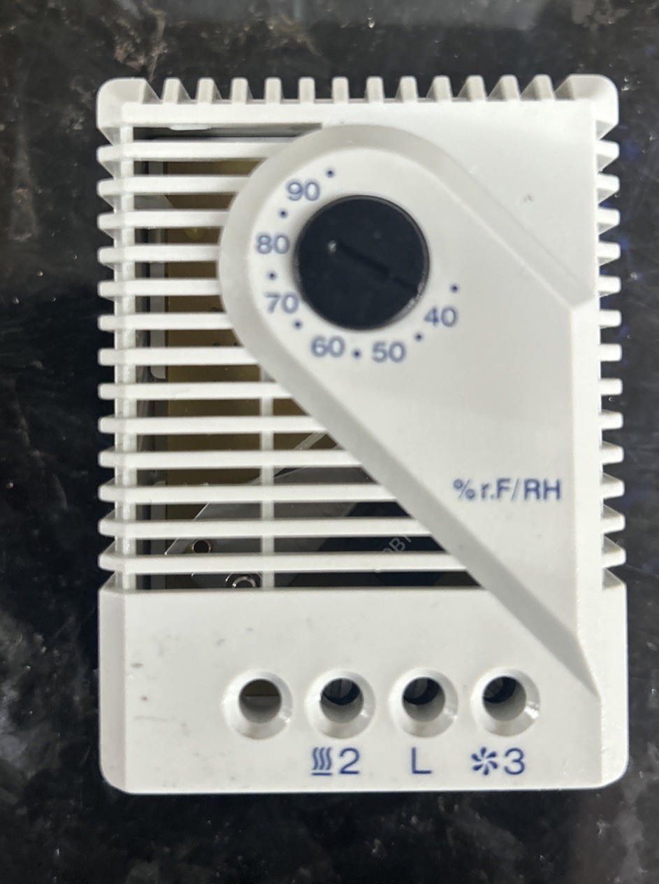 Nvent 01220.0-00 Vertical Hygrostat Mechanical SPDT Relative Humidity Controller