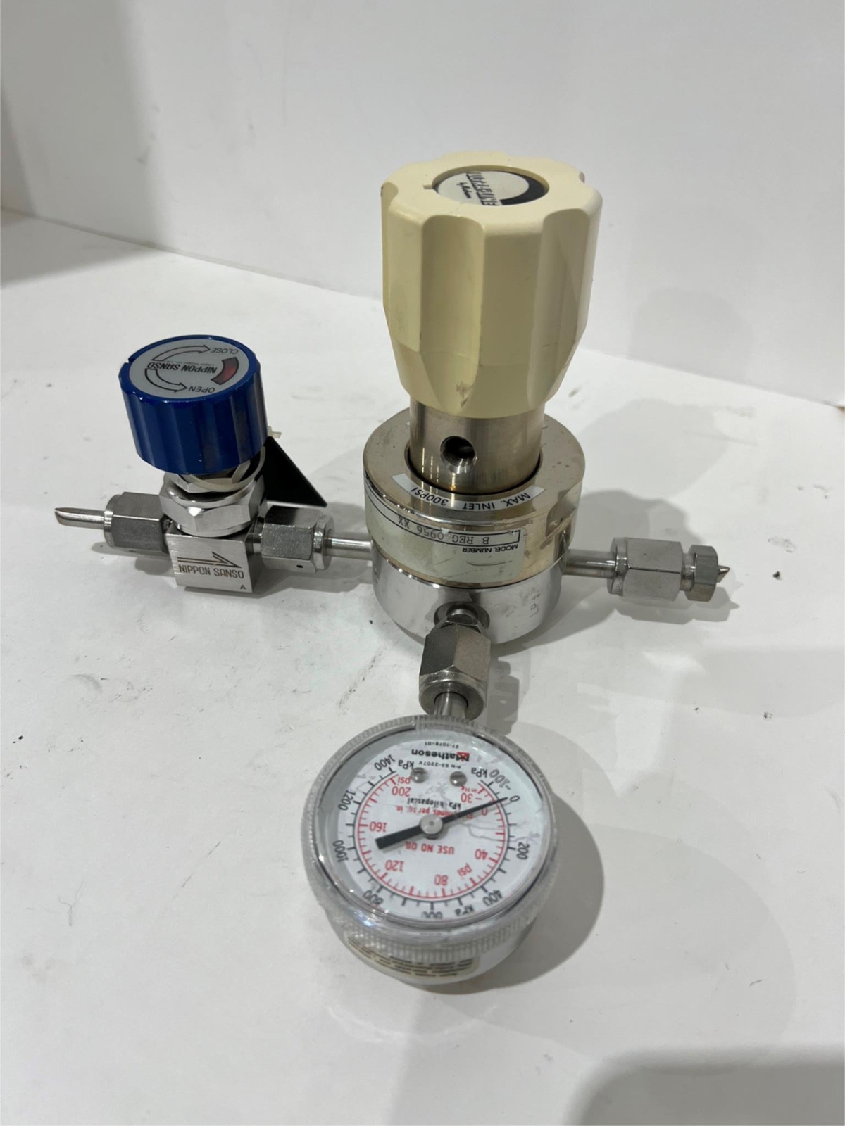 Matheson, Ultra-Line, B Reg 0956 XX, Gas Regulator Assy w/ Gauge and Valve, Used