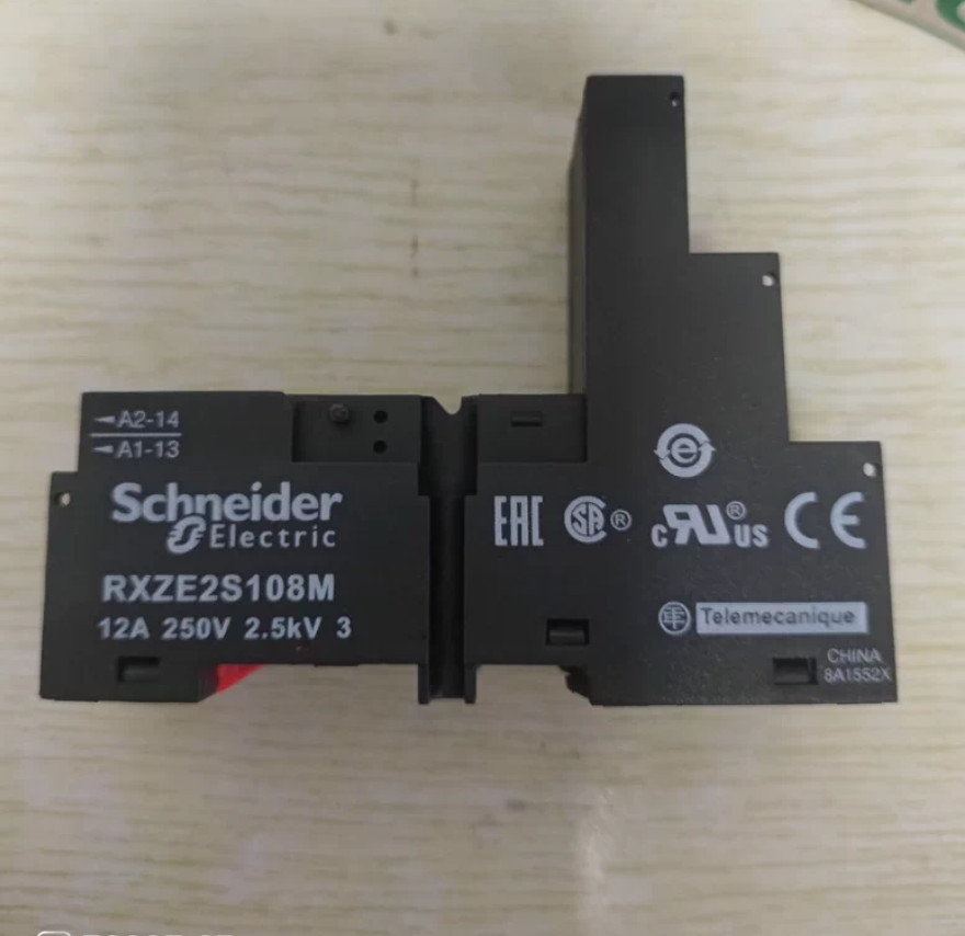 1PC NEW Schneider Relay base RXZE2S108M #YY