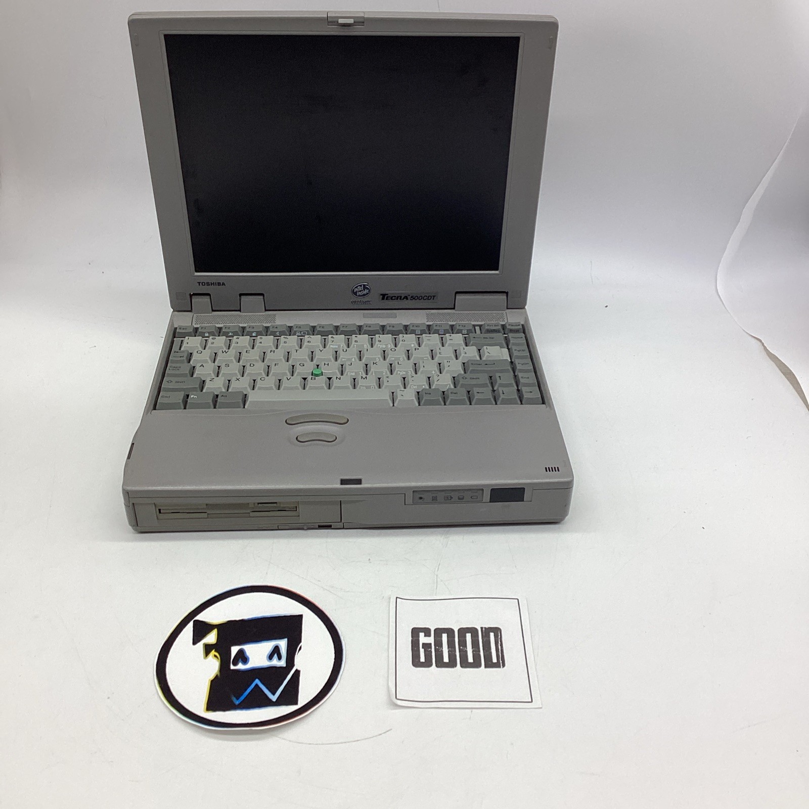 VINTAGE TOSHIBA TECRA 500CDT PA1221U CXCD 1.2GB/32MB POWERS ON Windows 95