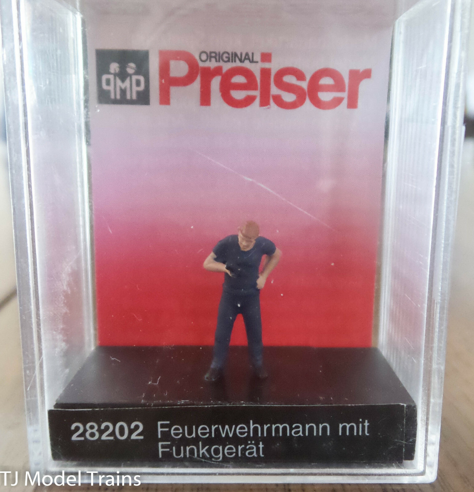 Preiser HO #28202 Fireman with radio set (Figure)