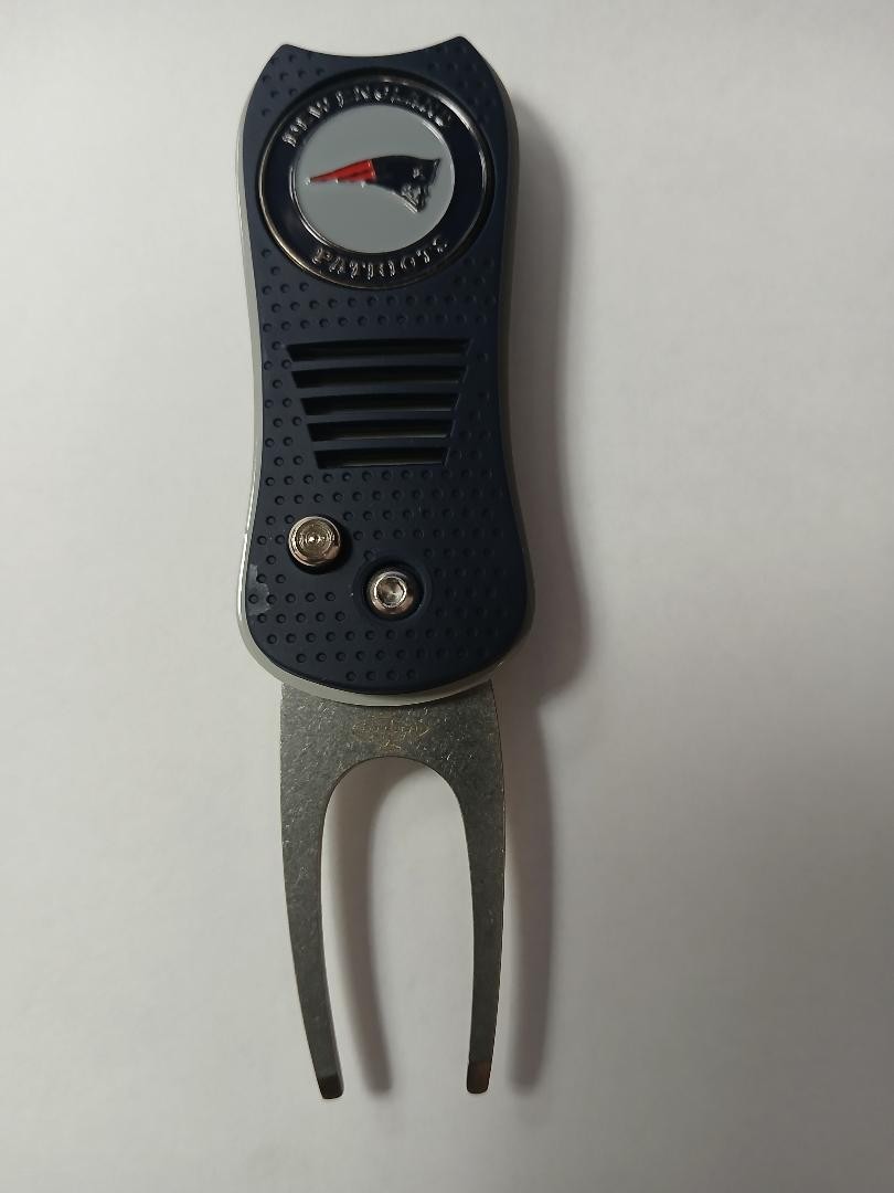 NFL NEW ENGLAND PATRIOTS Switchblade divot tool with a double sided ball marker