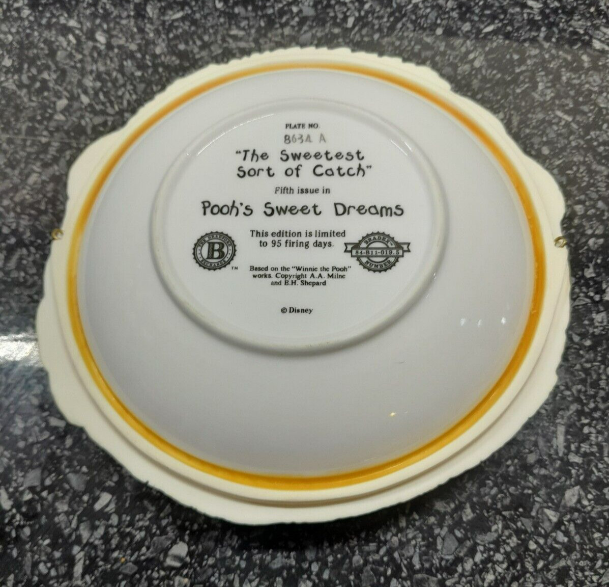 Disney Winnie The Pooh The Sweetest Sort Of Catch Plate Bradford Exchange