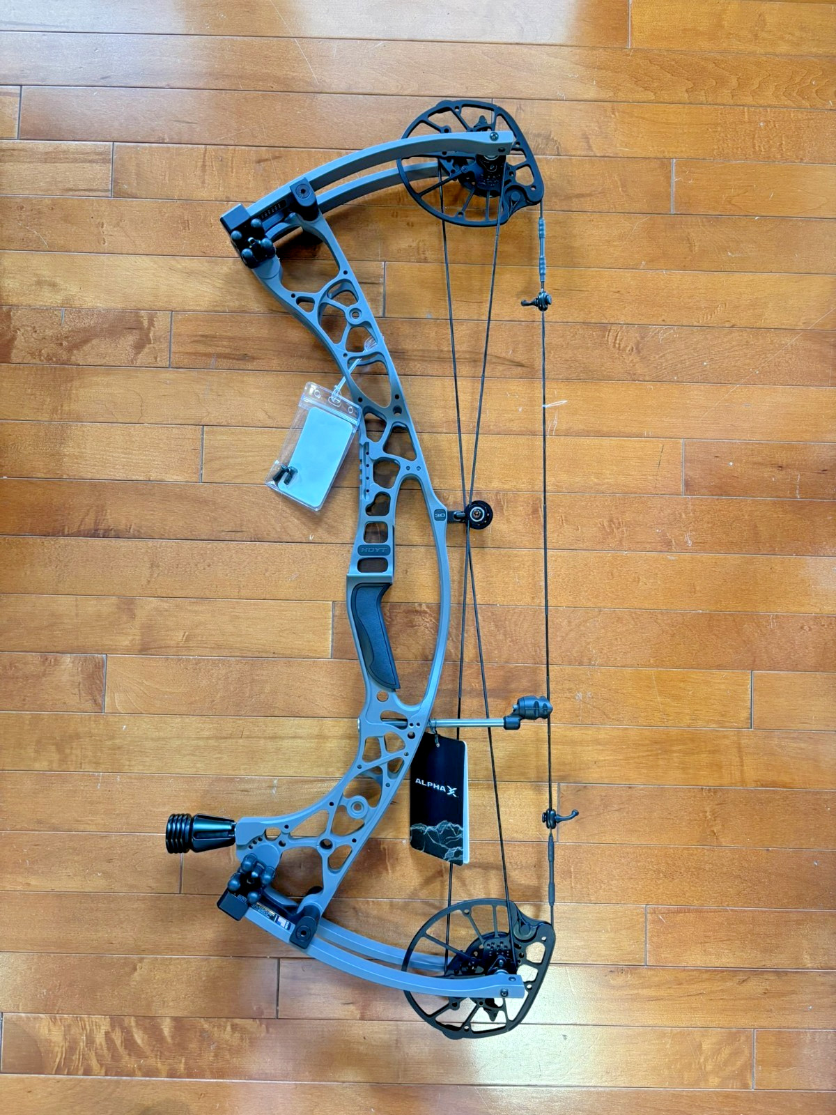 NEW HOYT ALPHA X 30 TOMBSTONE RH