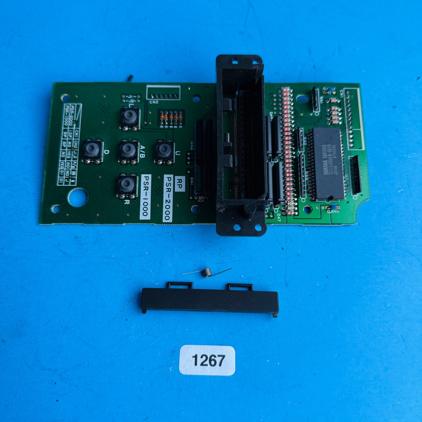 YAMAHA DSR-1000 Keyboard Used OEM Part: Ram Pack Socket Circuit Board w/Door