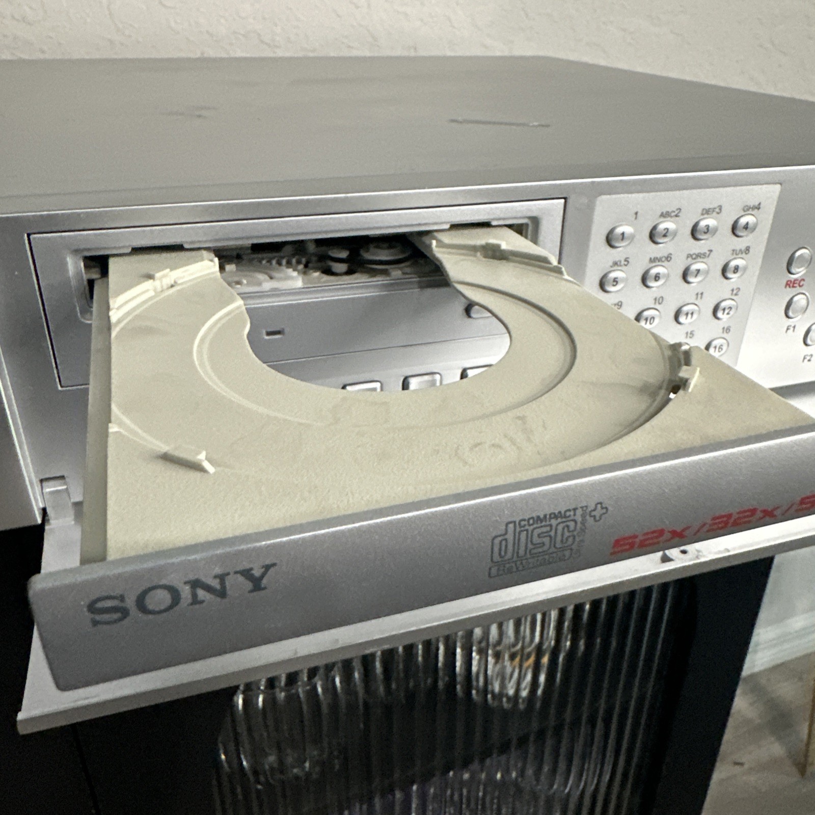 Sony security surveillance digital video recorder DVR Silver Model DVR-804FX