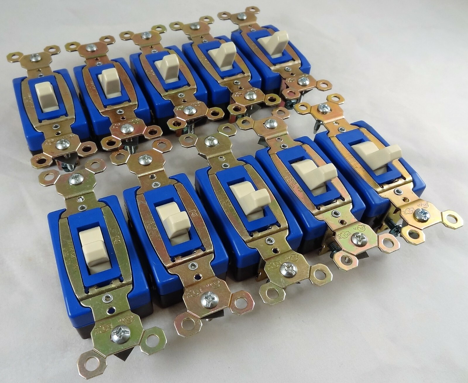 Lot Of 10 Pass & Seymour CSB15AC3-I 3 Way Heavy Duty Toggle Switches 120/277 VAC