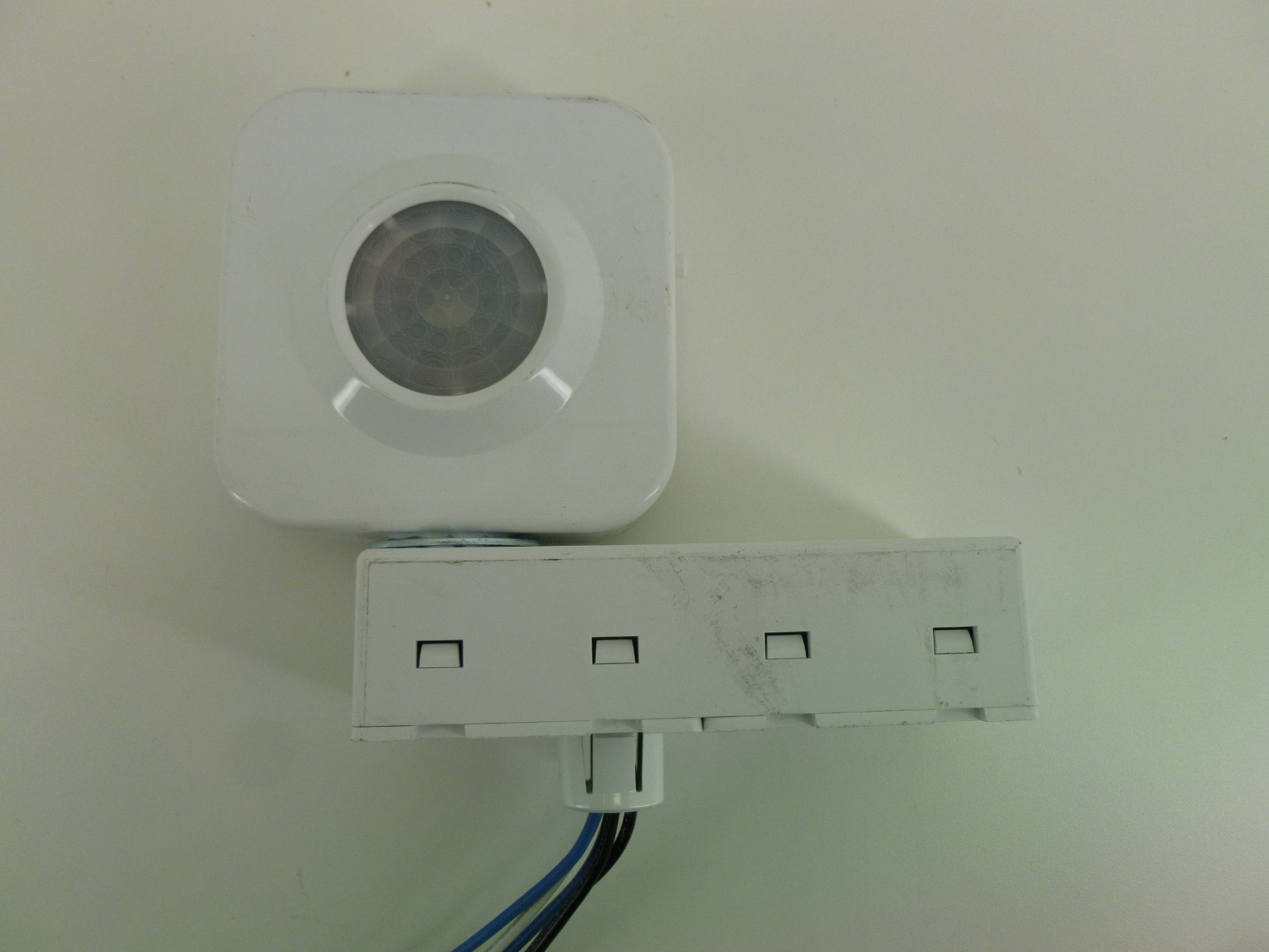 SENSOR SWITCH HIGH BAY 360 SENSOR FIXTURE MOUNT BOX 480 VAC PASSIVE INFRARED NEW