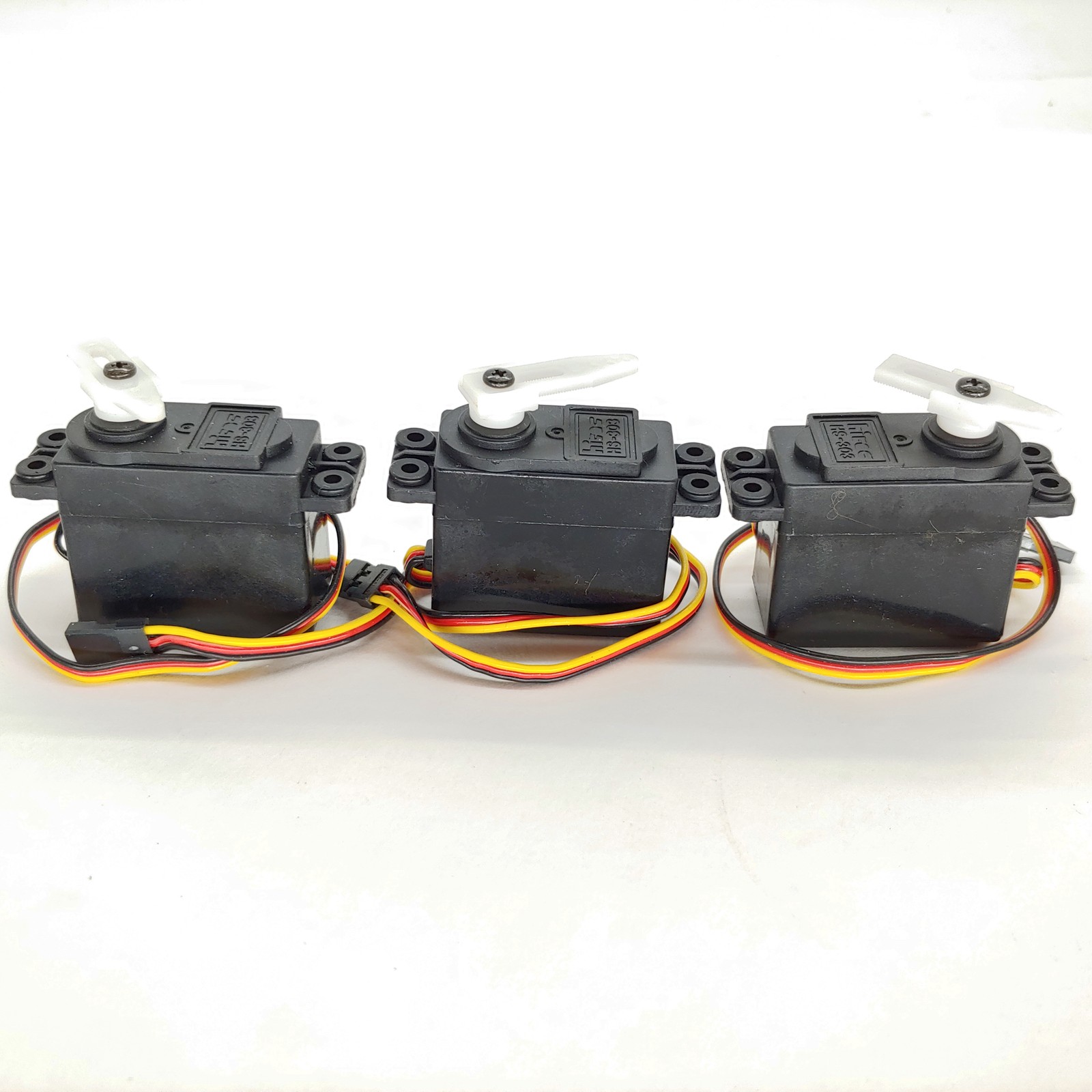 3x Hitec RC HS-303 Servos NEW IN OPEN PACKAGE