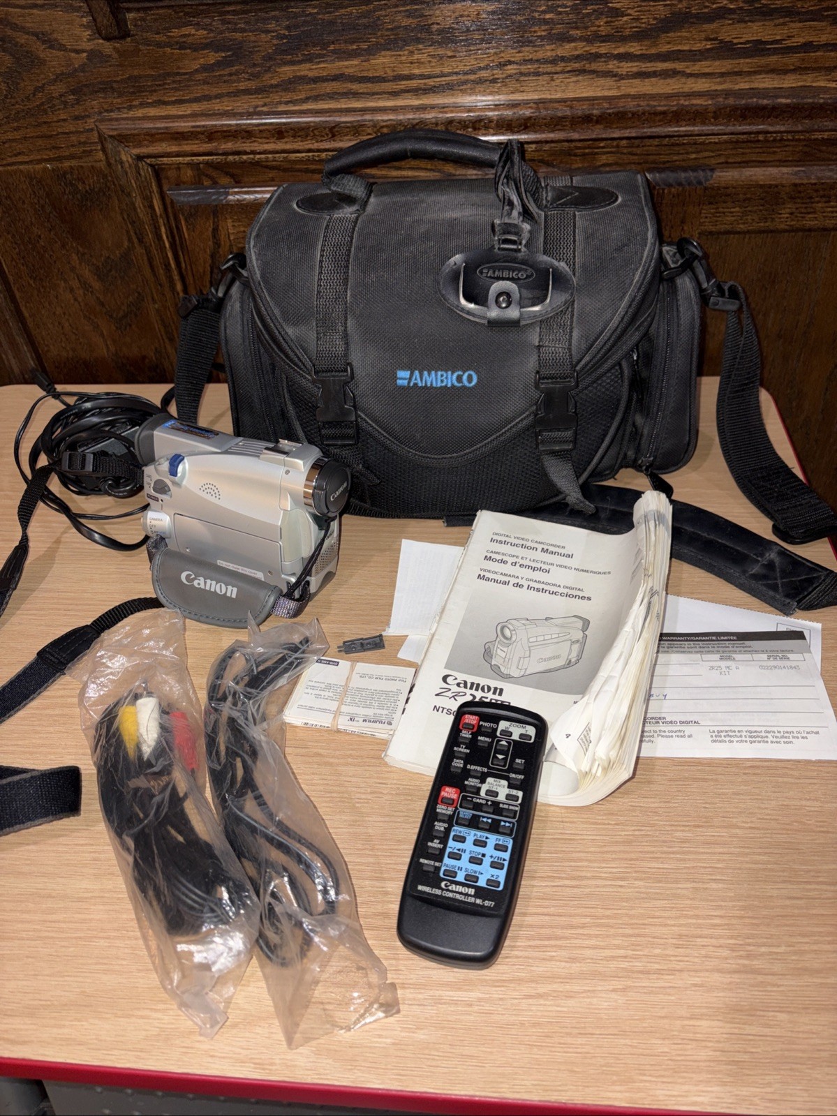 Canon ZR25 MC MiniDV Camcorder Video Camera Player ZR25MC Incl Bag/Access READ!
