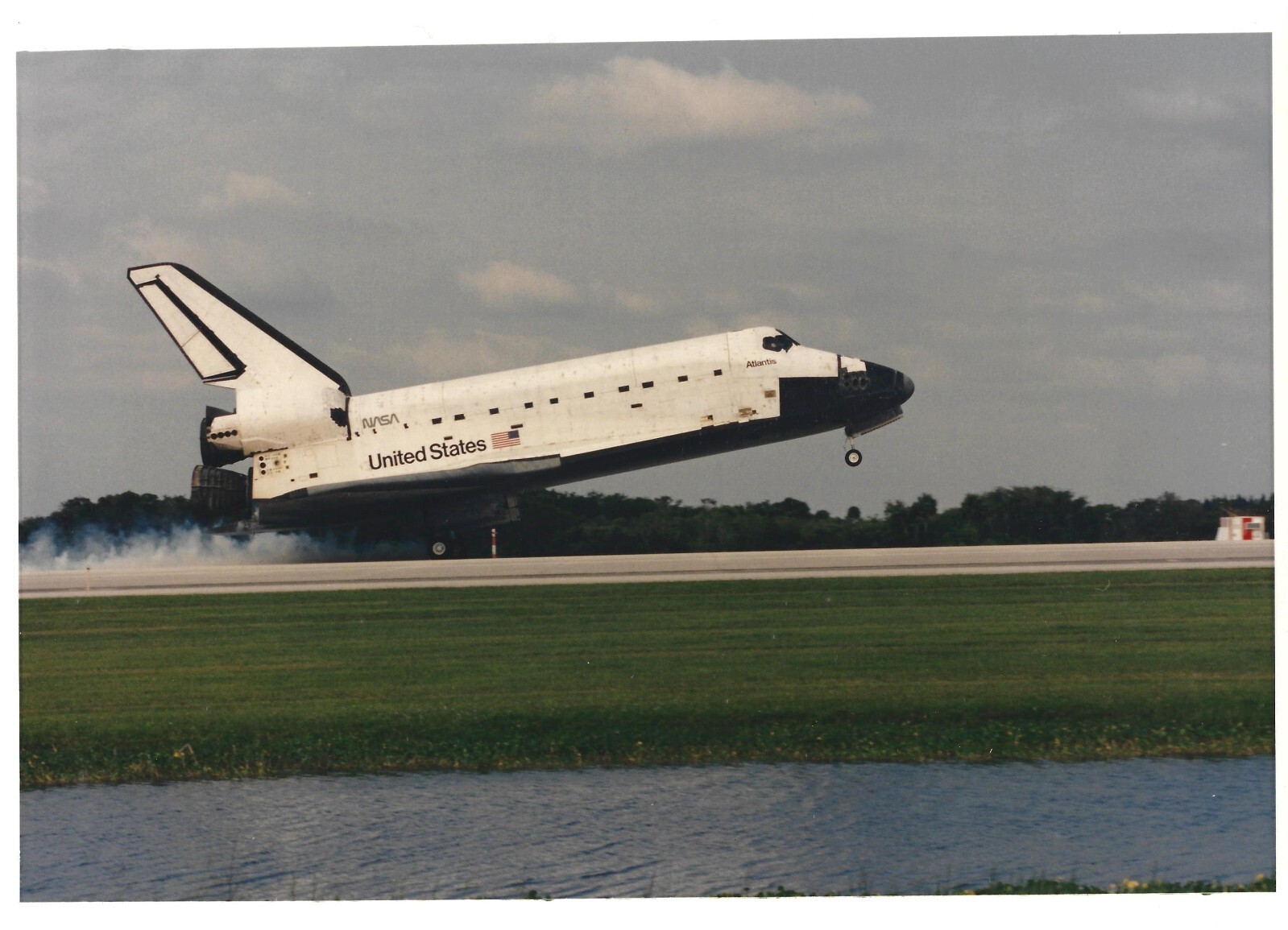 SPACE SHUTTLE STS 84 NASA ORIGINAL  LANDING PHOTOGRAPH