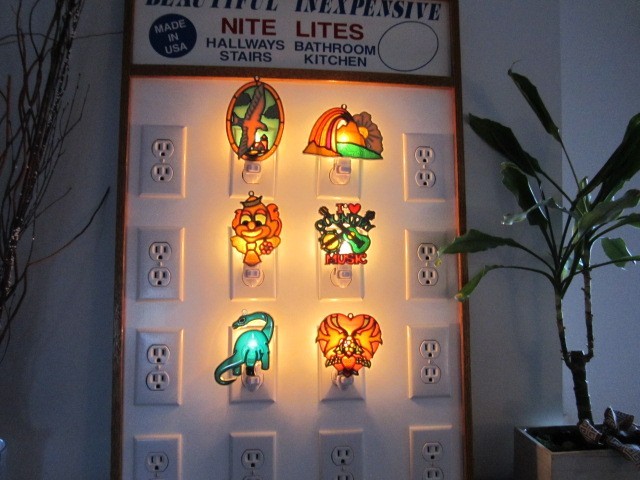 VTG LOT OF 6 BEAUTIFUL ASSTD-STAINED GLASS STYLE NIGHT LITE LIGHTS /SUNCATCHERS