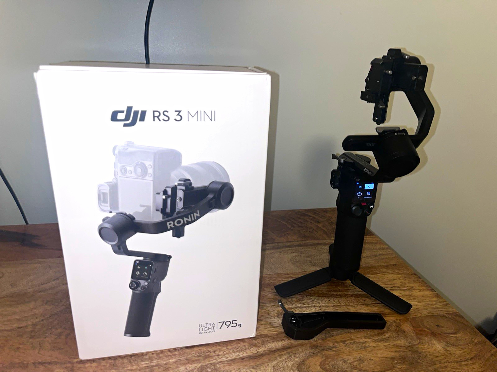 DJI RS 3 Mini Ronin Camera Gimbal Stabilizer - Barely Used - $200 new on Amazon