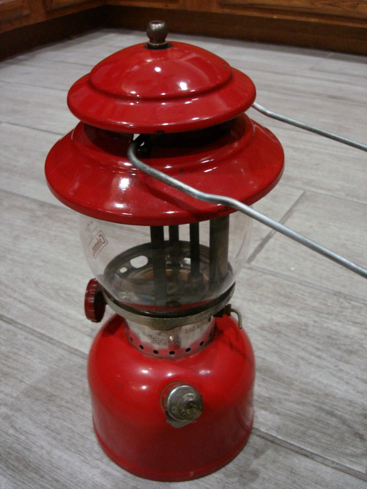 NICE 1966 11/66 RED COLEMAN 200A SINGLE MANTLE LANTERN