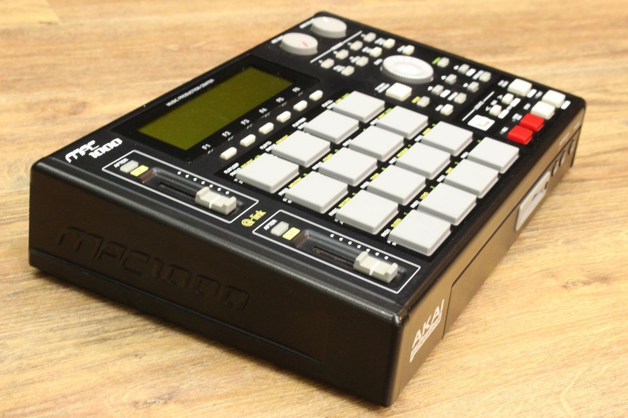 AKAI MPC1000 Black 128MB Sampler Sequencer Drum Machine w/ Manual & CF Tested