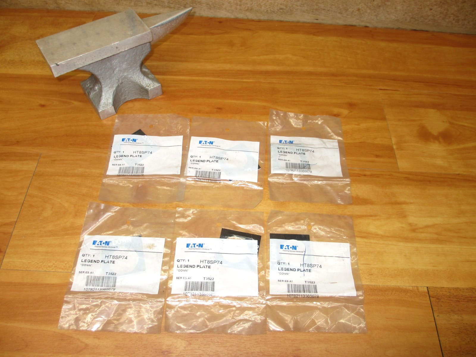 Eaton HT8SP74 (LOT OF 6) *NEW* DOWN Legend Plate Push Button