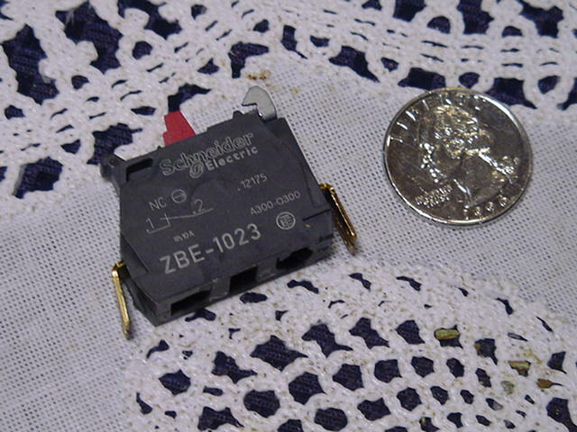 Schneider Electric ZBE-1023 Single Contact Block For Head Ø22 1NC. Shelf Spare