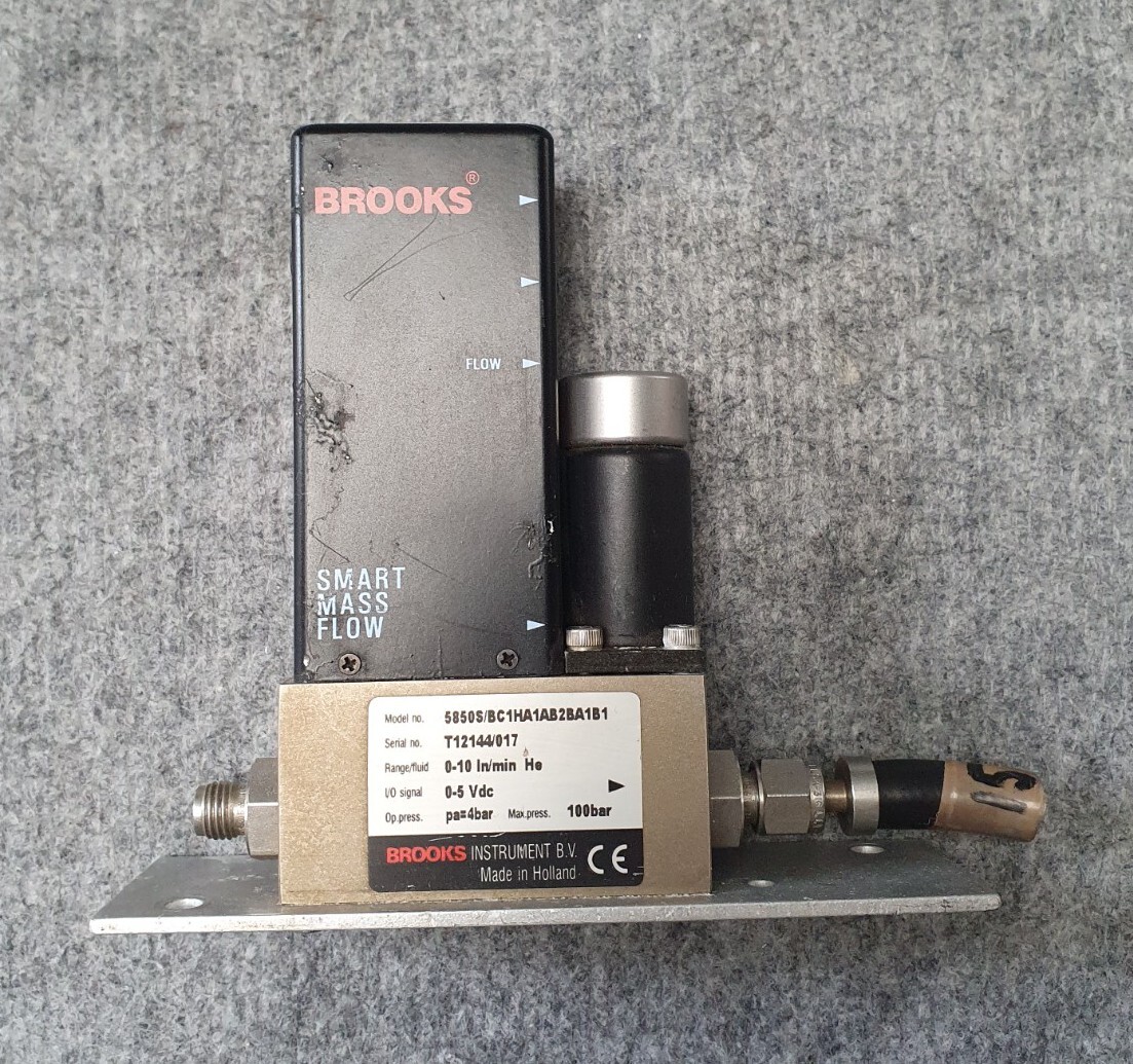 BROOKS INSTRUMENT 5850S / BC1HA1AB2BA1B1 SMART MASS FLOW